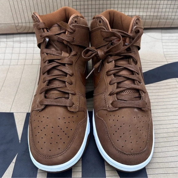 W Nike Dunk High PRM MF Suede Brown/White - Picture 5 of 11